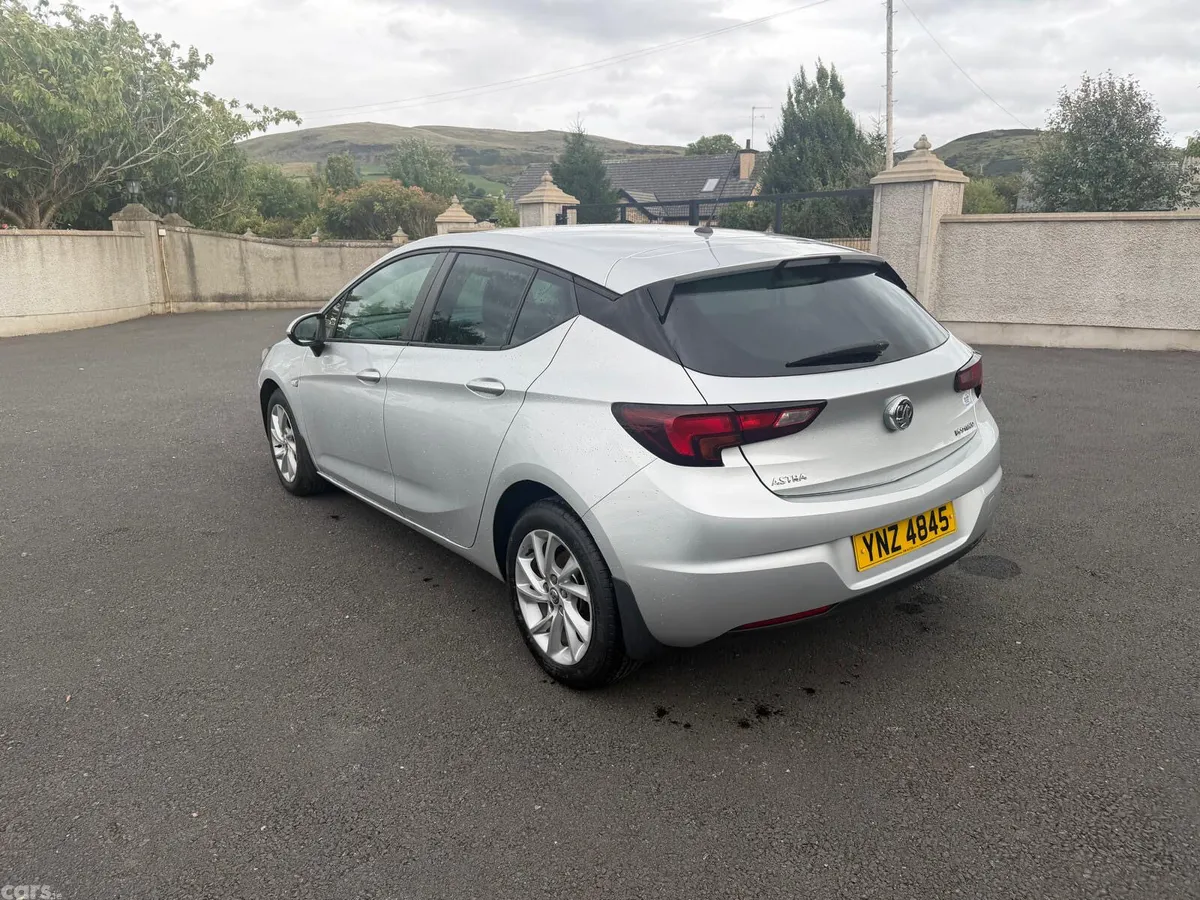 Vauxhall Astra Hatchback, Diesel, 2019, Silver