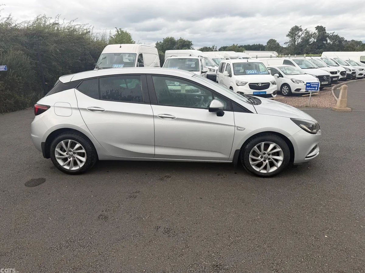 Vauxhall Astra Hatchback, Diesel, 2019, Silver
