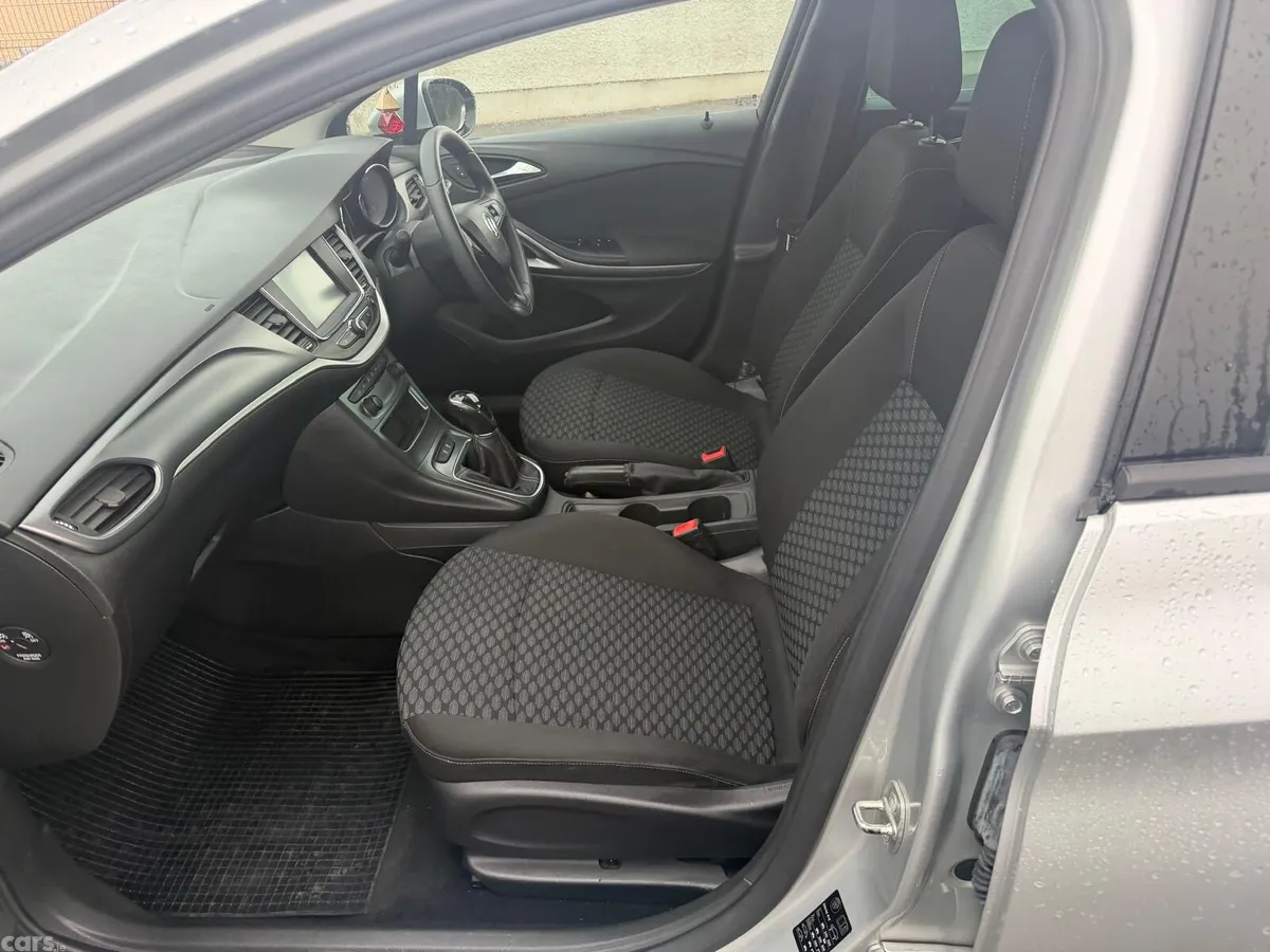 Vauxhall Astra Hatchback, Diesel, 2019, Silver