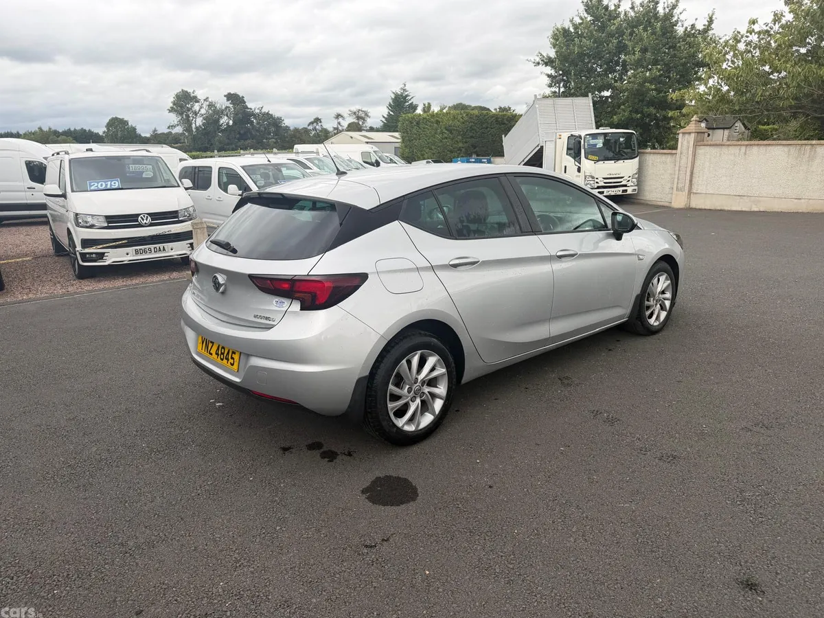 Vauxhall Astra Hatchback, Diesel, 2019, Silver