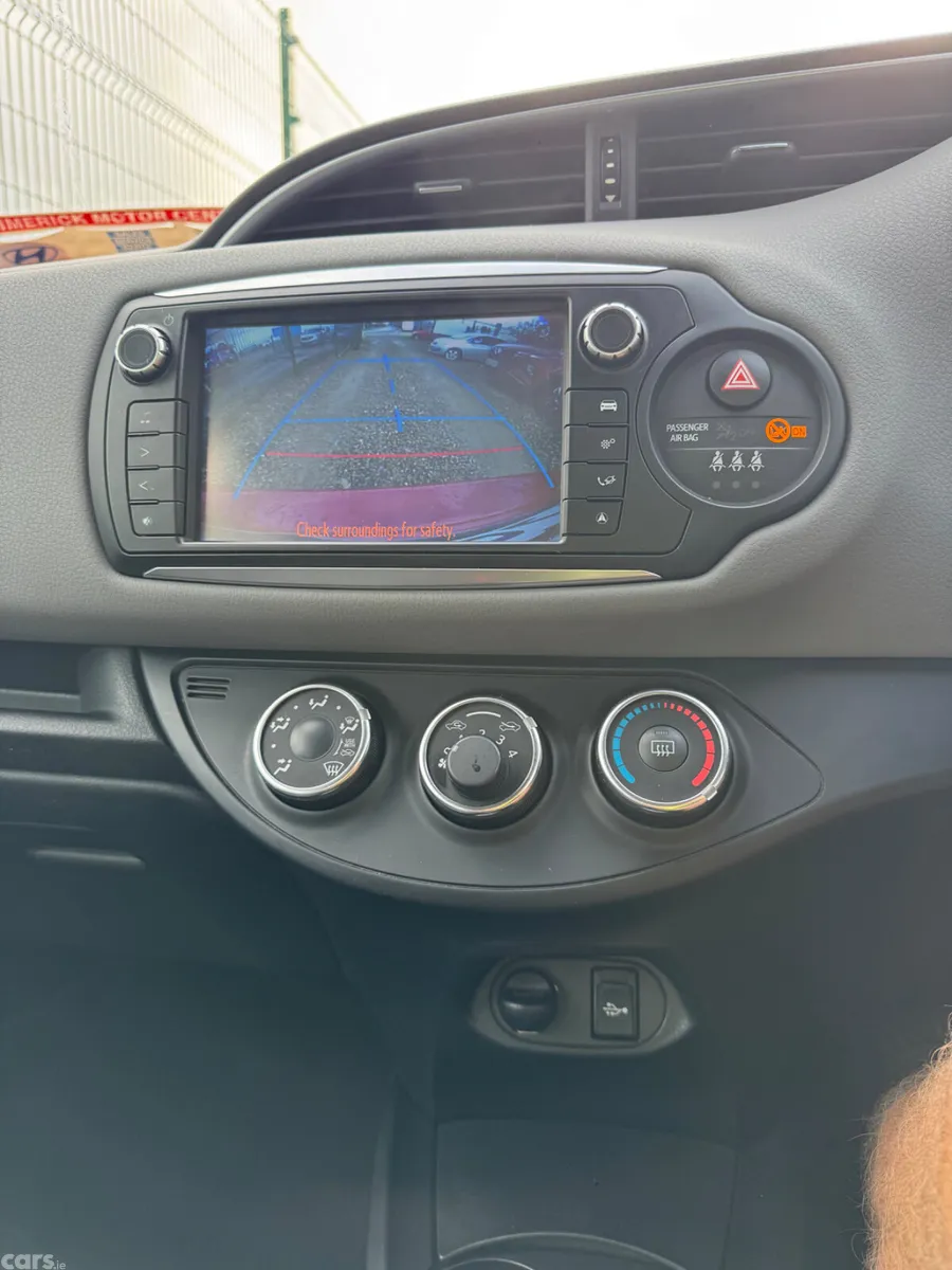 Toyota Yaris Hatchback, Petrol, 2016, Red
