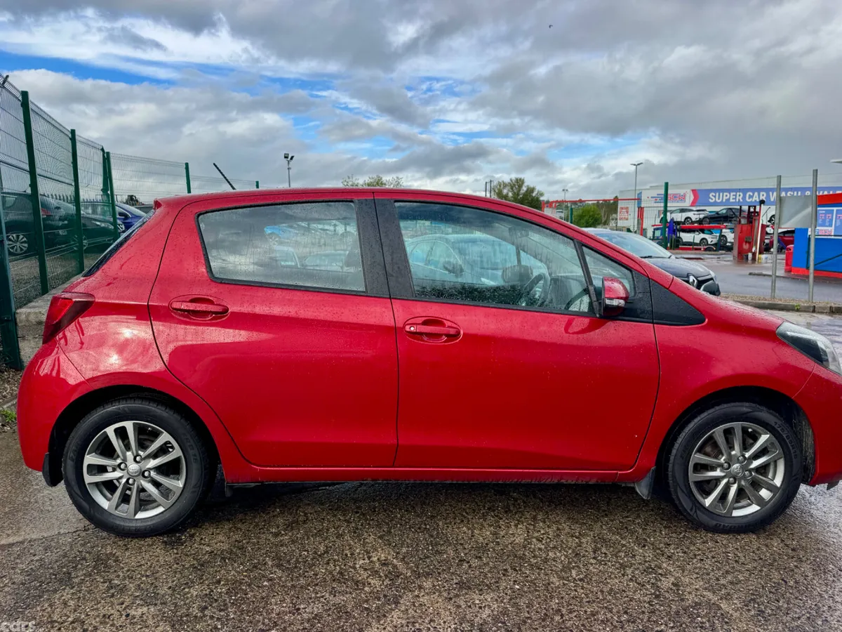 Toyota Yaris Hatchback, Petrol, 2016, Red