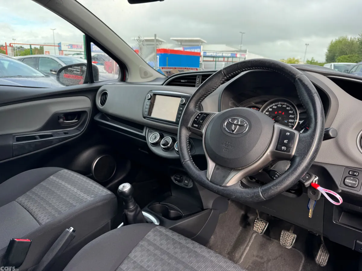 Toyota Yaris Hatchback, Petrol, 2016, Red