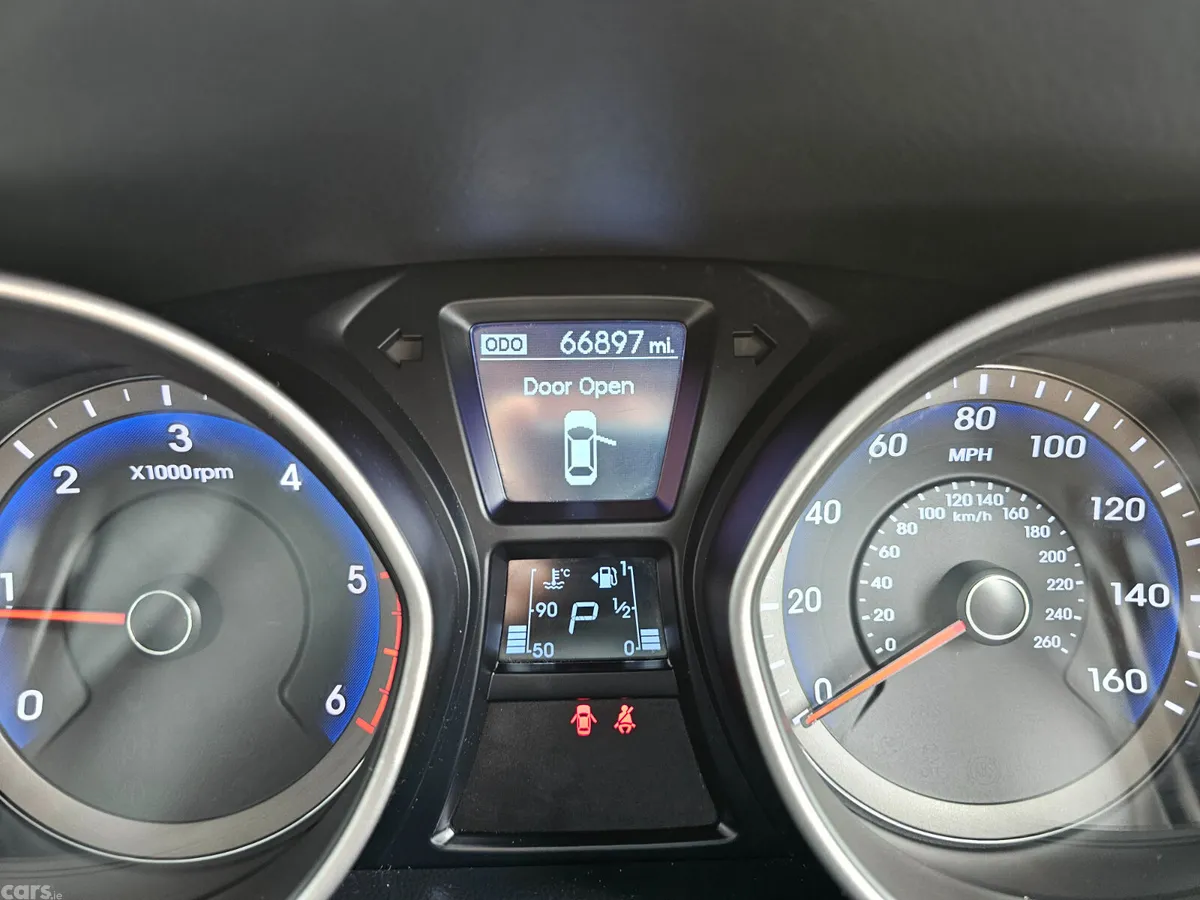 Hyundai i30 Hatchback, Diesel, 2013, Red