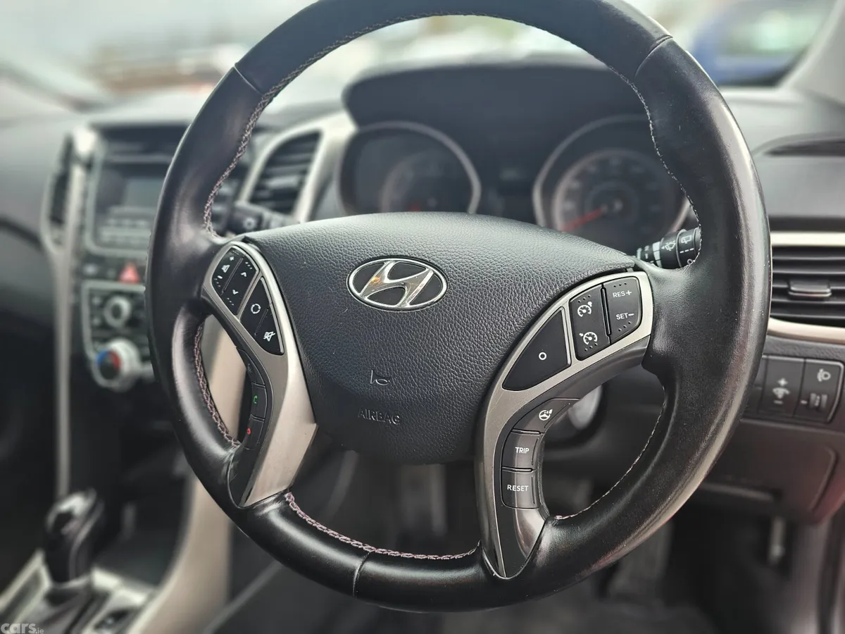 Hyundai i30 Hatchback, Diesel, 2013, Red