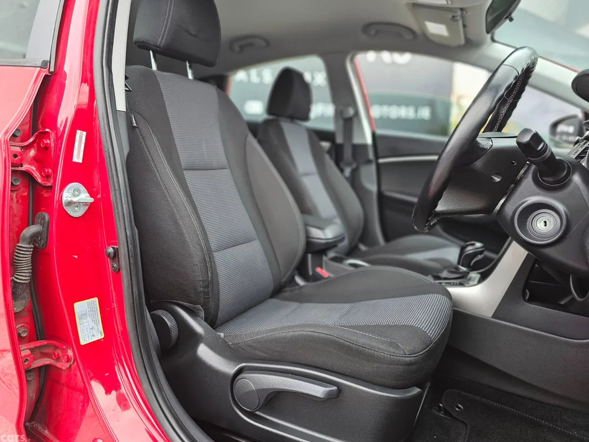 Hyundai i30 Hatchback, Diesel, 2013, Red