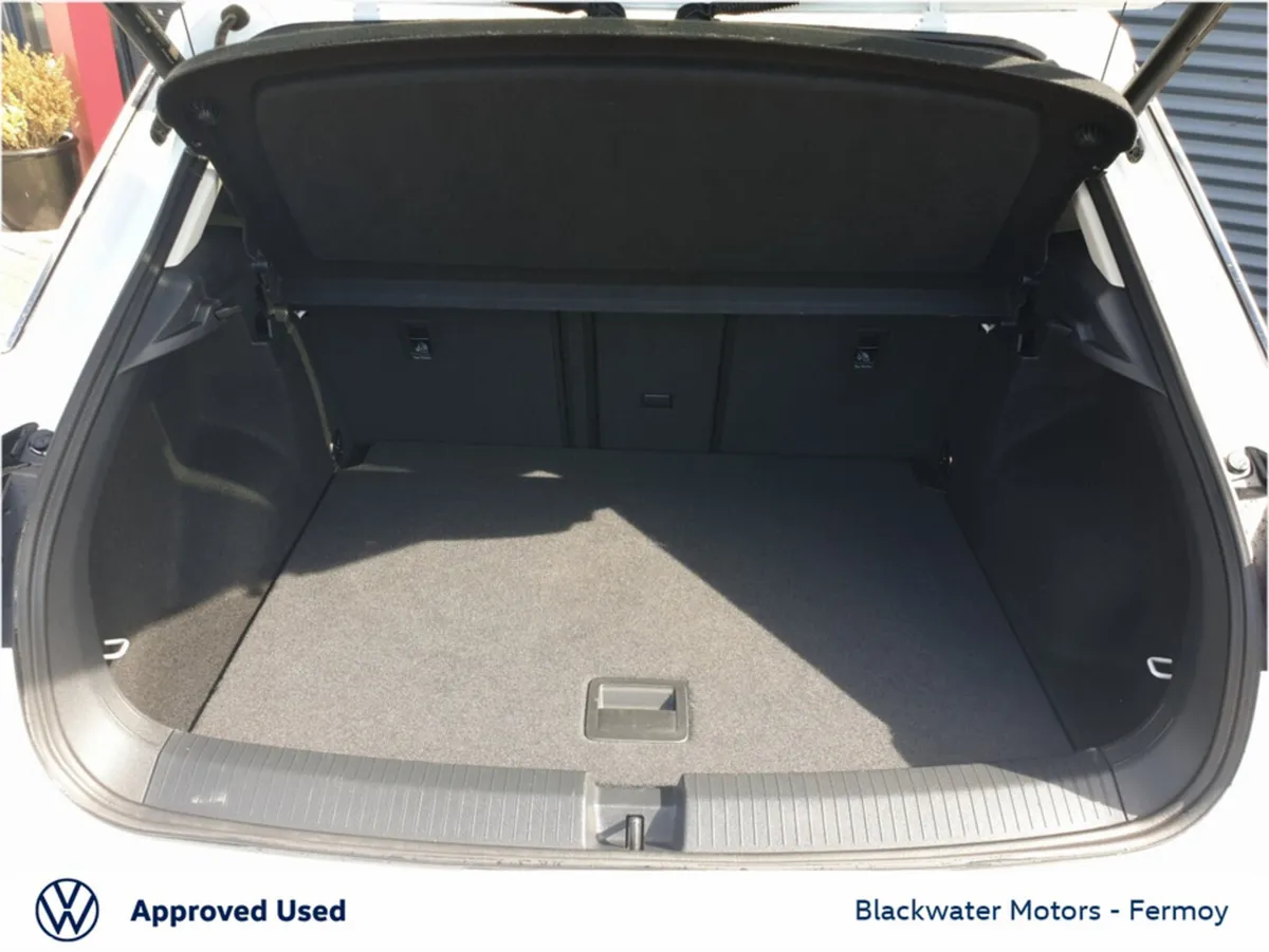 Volkswagen T-Roc SUV, Petrol, 2023, White