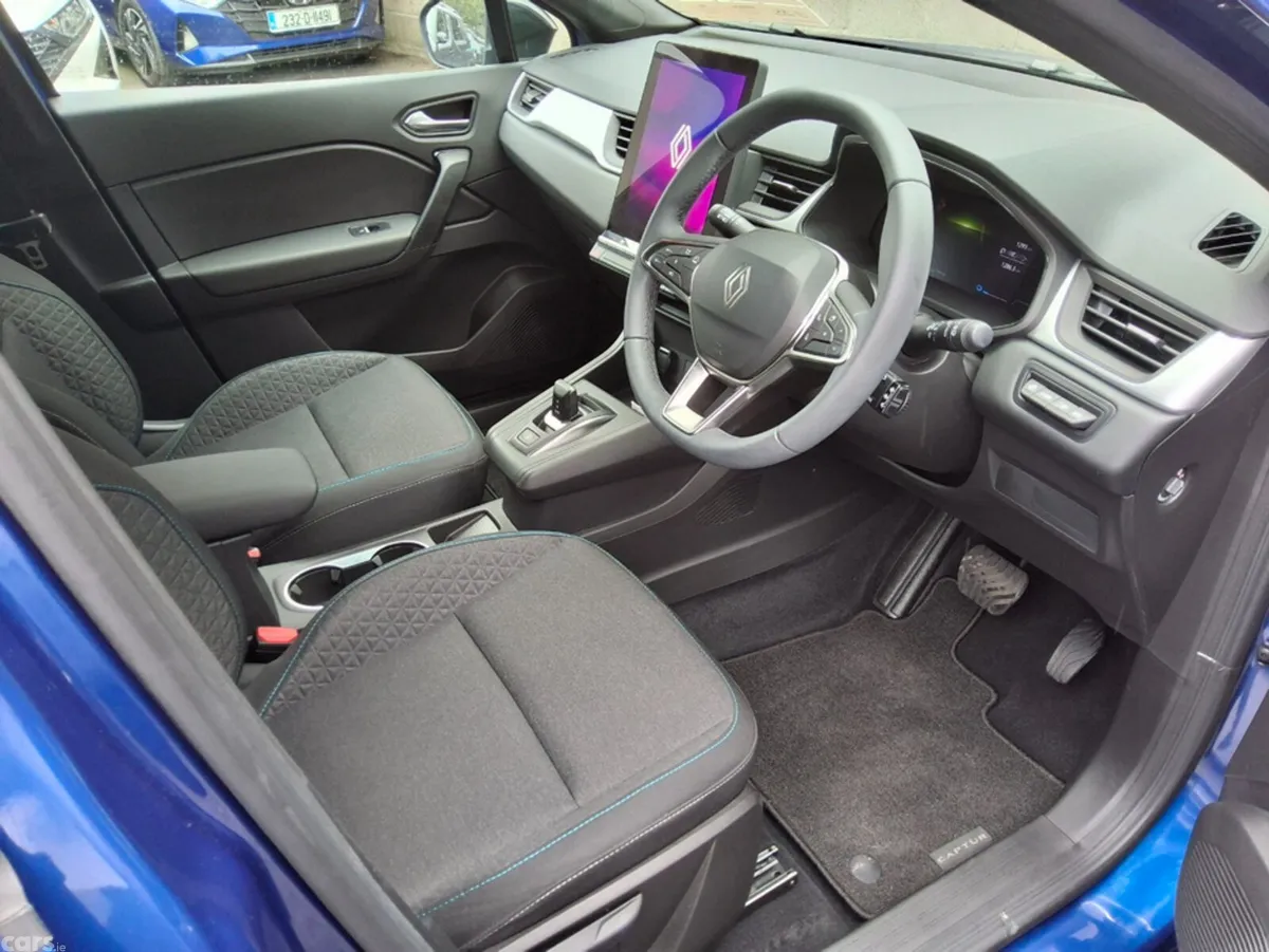 Renault Captur SUV, Petrol Hybrid, 2026, Blue