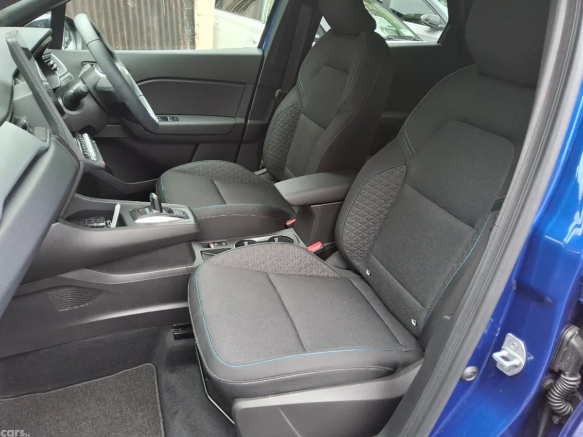 Renault Captur SUV, Petrol Hybrid, 2026, Blue
