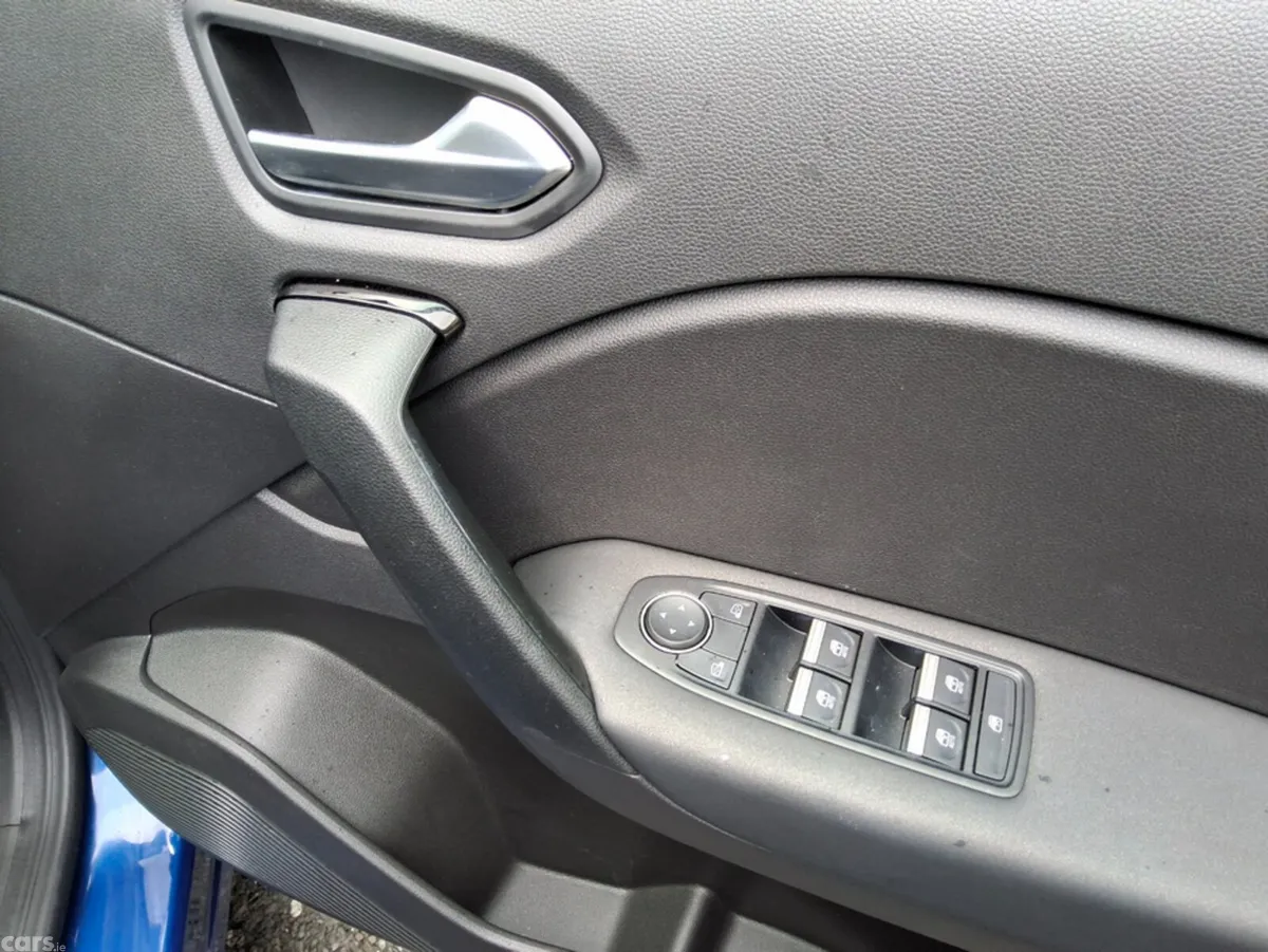 Renault Captur SUV, Petrol Hybrid, 2026, Blue