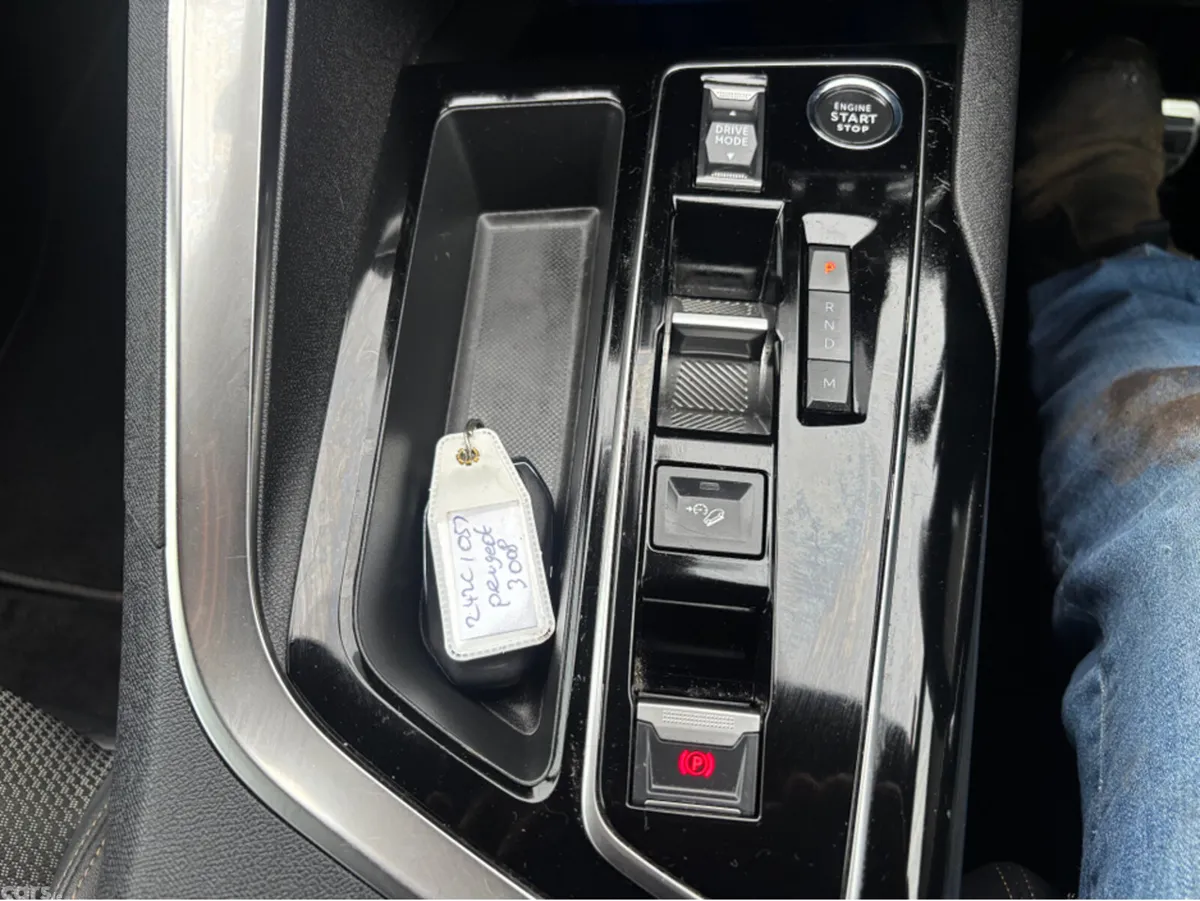 Peugeot 3008 MPV, Diesel, 2024, Grey