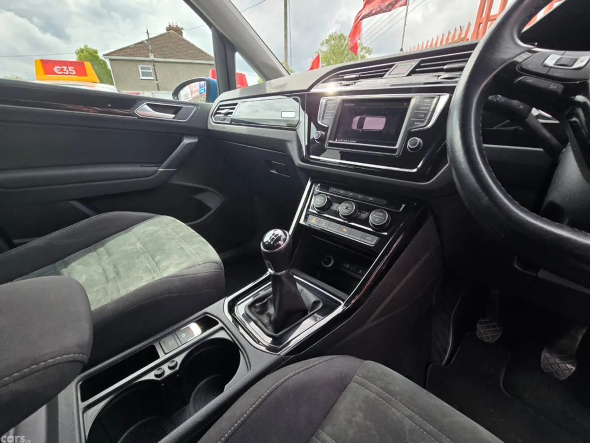 Volkswagen Touran MPV, Diesel, 2016, Blue
