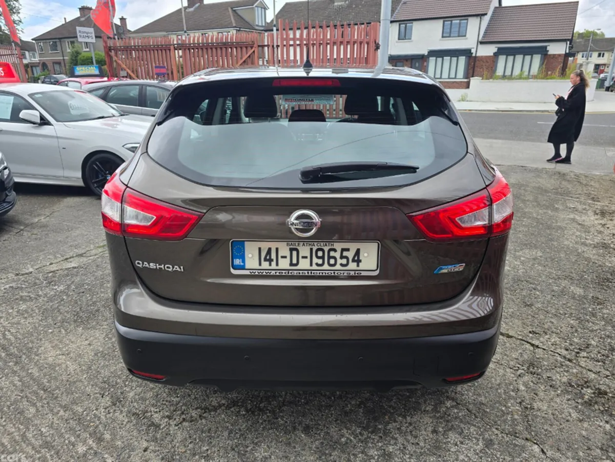 Nissan Qashqai SUV, Diesel, 2014, Brown