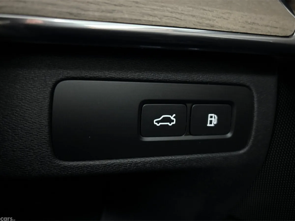 Volvo XC90 Estate, Petrol Hybrid, 2025, Red