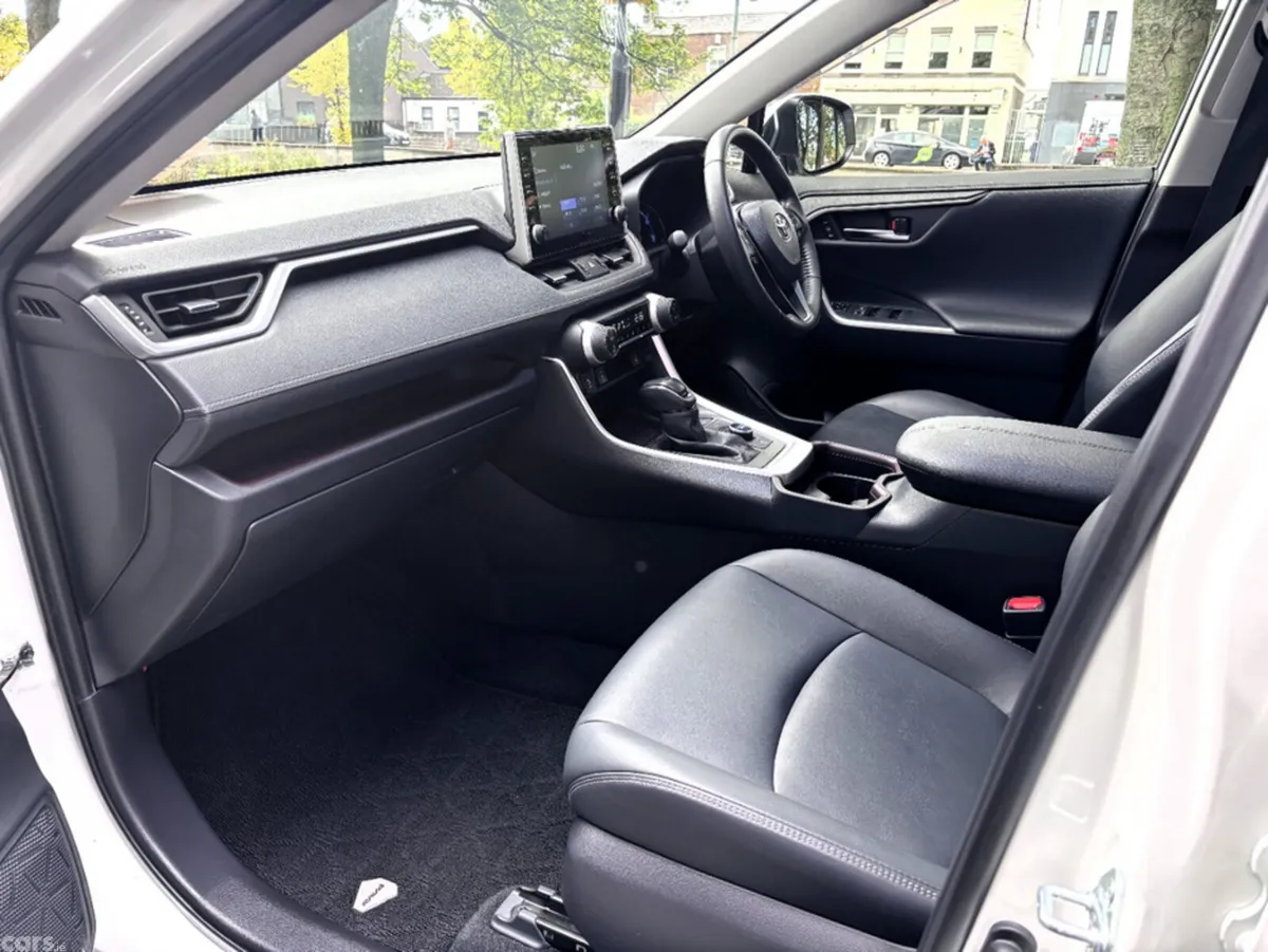 Toyota RAV4 SUV, Petrol Hybrid, 2021, White