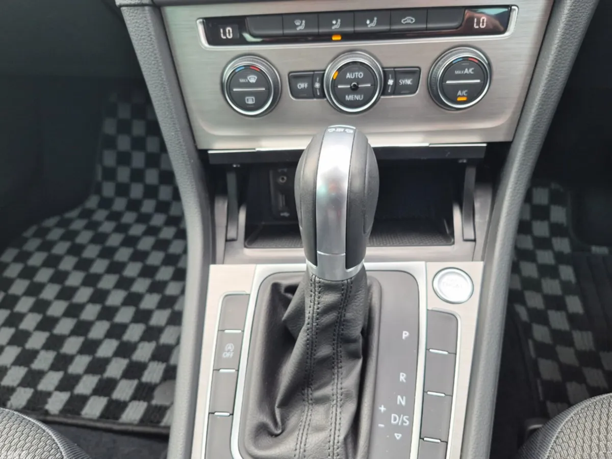 Volkswagen Golf Hatchback, Petrol, 2017, Black