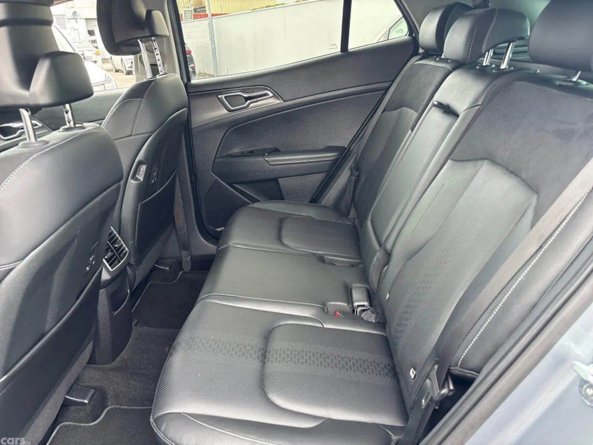 Kia Sportage MPV, Diesel, 2024, Grey