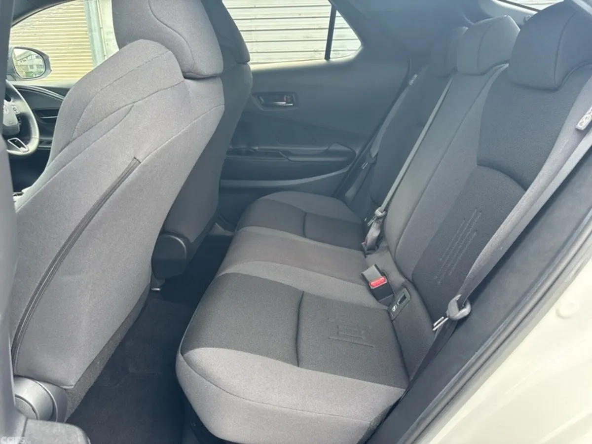 Toyota C-HR SUV, Petrol Hybrid, 2025, White