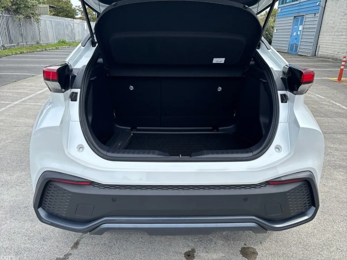 Toyota C-HR SUV, Petrol Hybrid, 2025, White