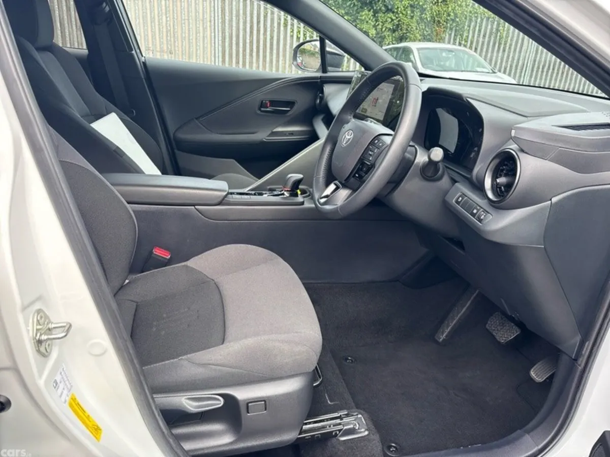 Toyota C-HR SUV, Petrol Hybrid, 2025, White