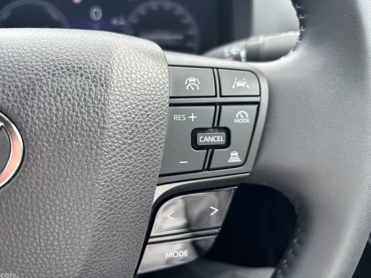 Toyota C-HR SUV, Petrol Hybrid, 2025, White