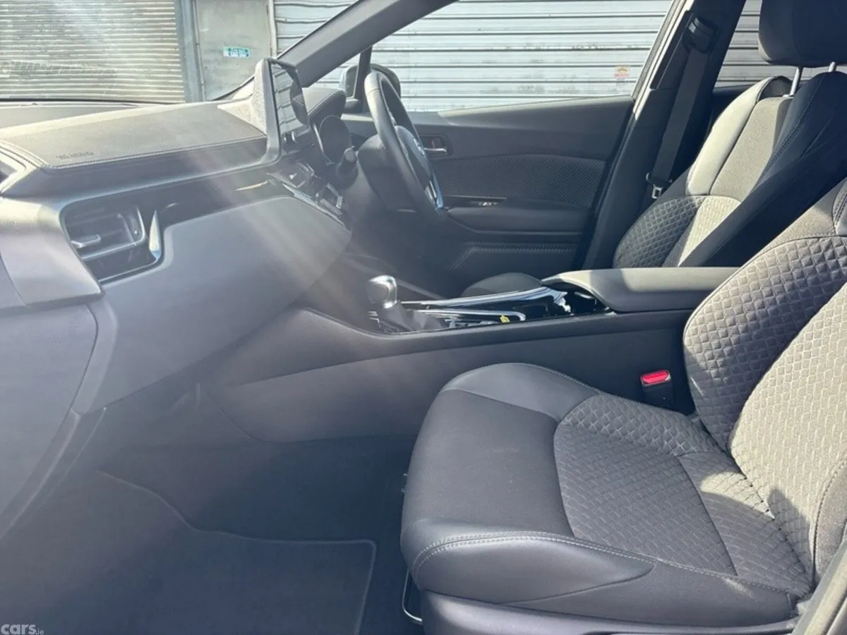 Toyota C-HR SUV, Petrol Hybrid, 2023, Grey