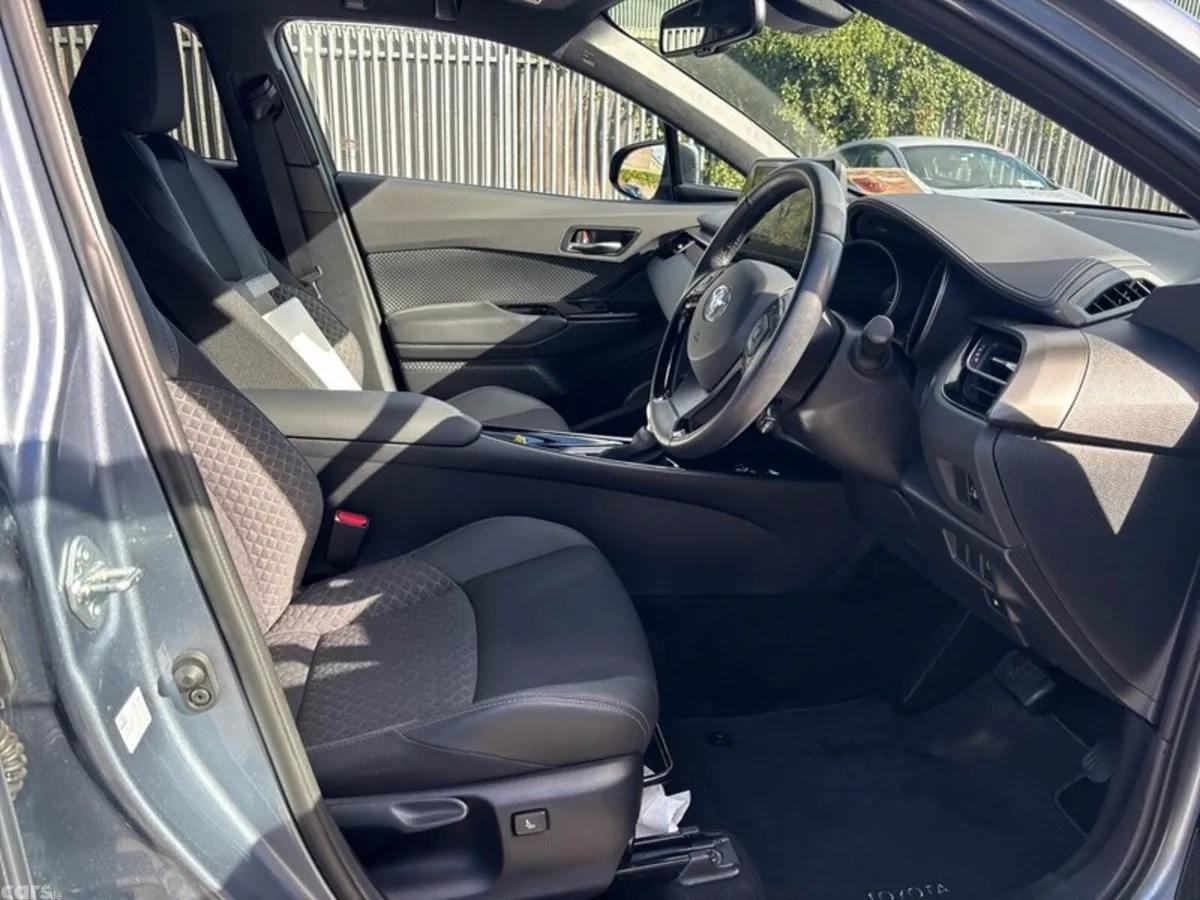 Toyota C-HR SUV, Petrol Hybrid, 2023, Grey