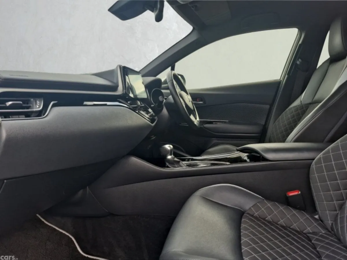 Toyota C-HR Hatchback, Petrol Hybrid, 2019, White