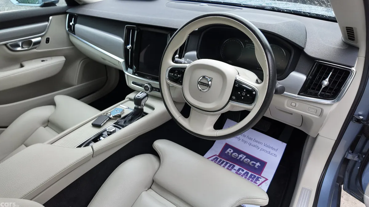Volvo S90 Saloon, Diesel, 2020, Blue