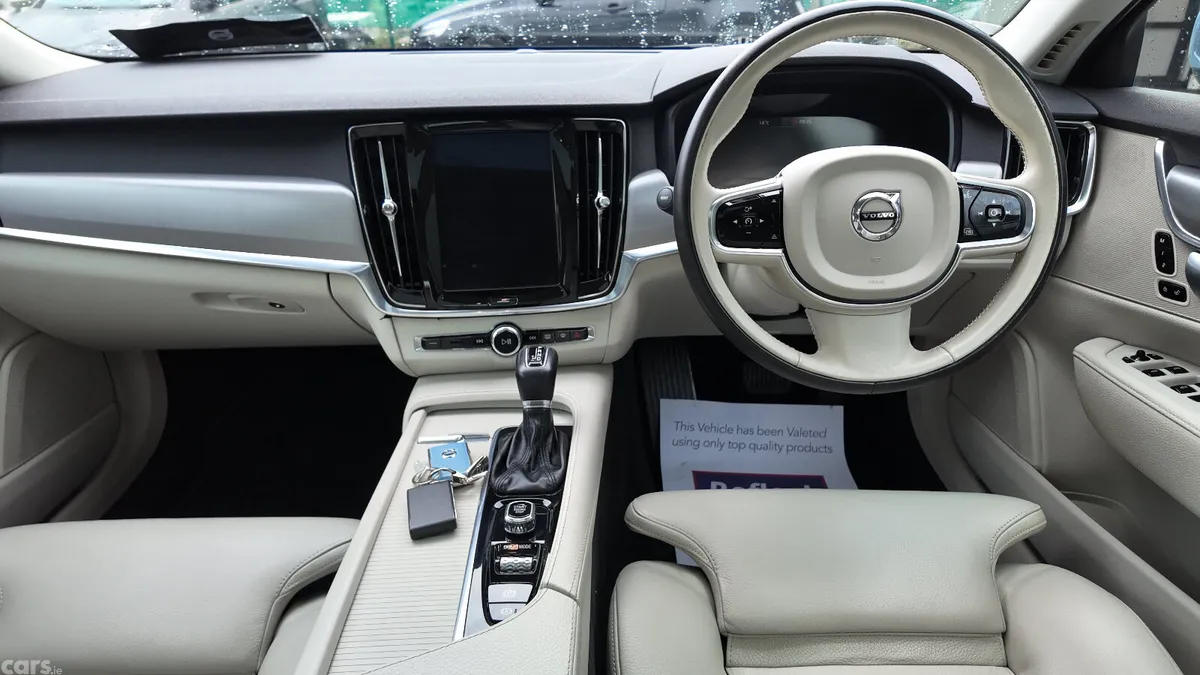 Volvo S90 Saloon, Diesel, 2020, Blue
