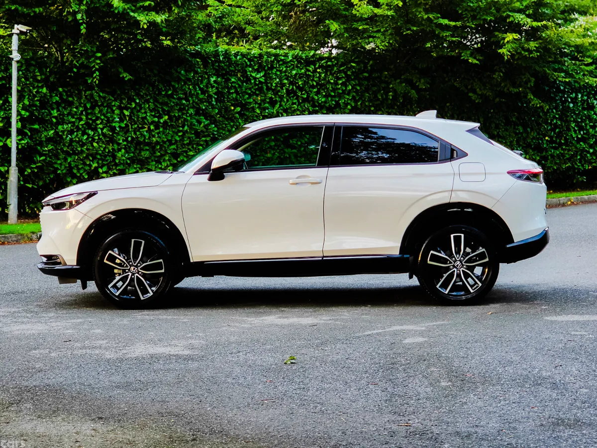 Honda Vezel SUV, Petrol Hybrid, 2021, White