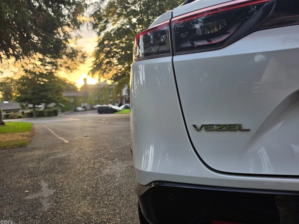 Honda Vezel SUV, Petrol Hybrid, 2021, White