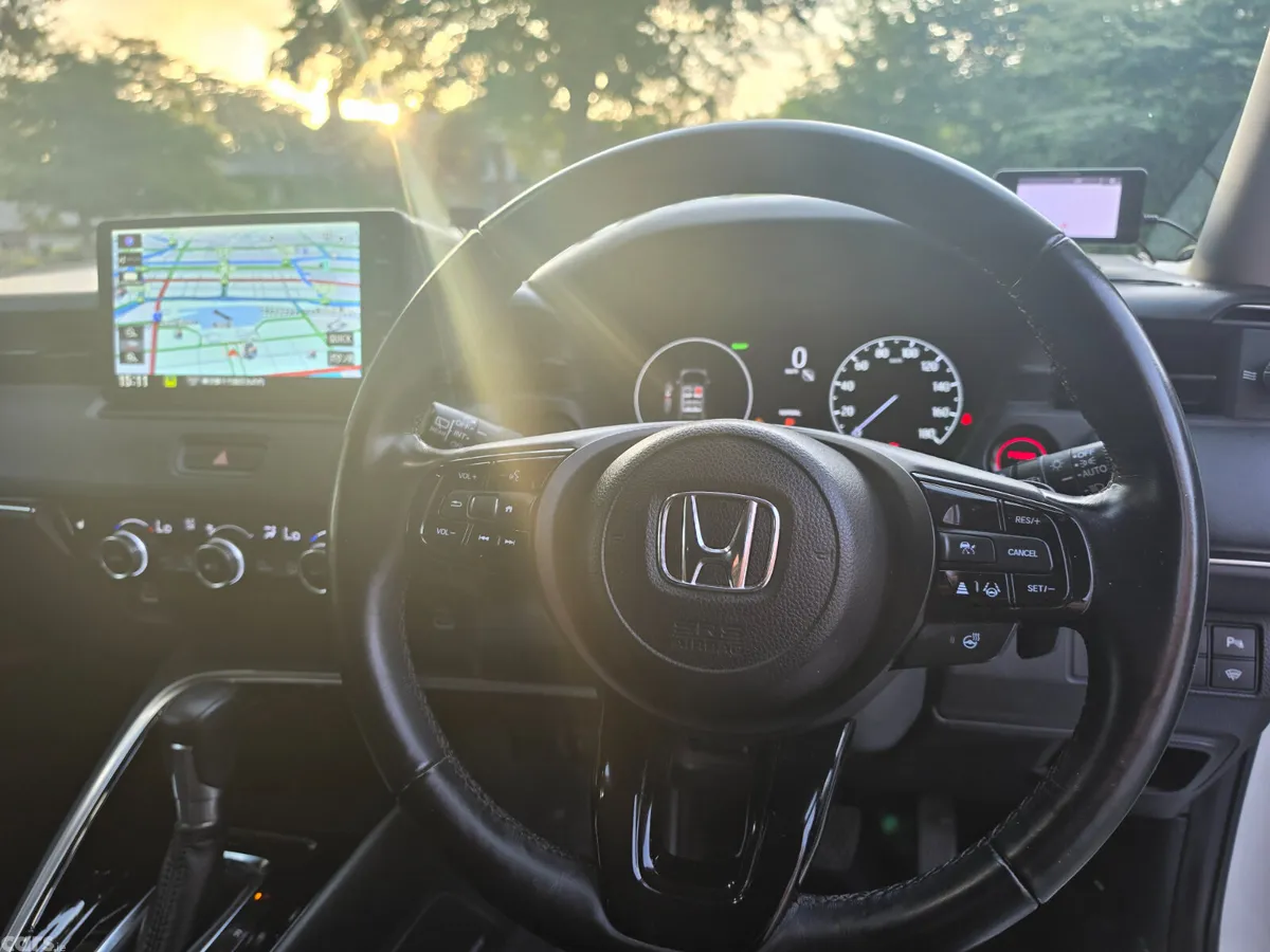 Honda Vezel SUV, Petrol Hybrid, 2021, White