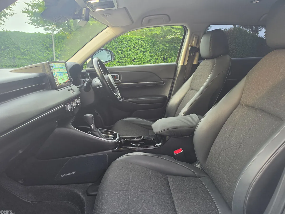 Honda Vezel SUV, Petrol Hybrid, 2021, White