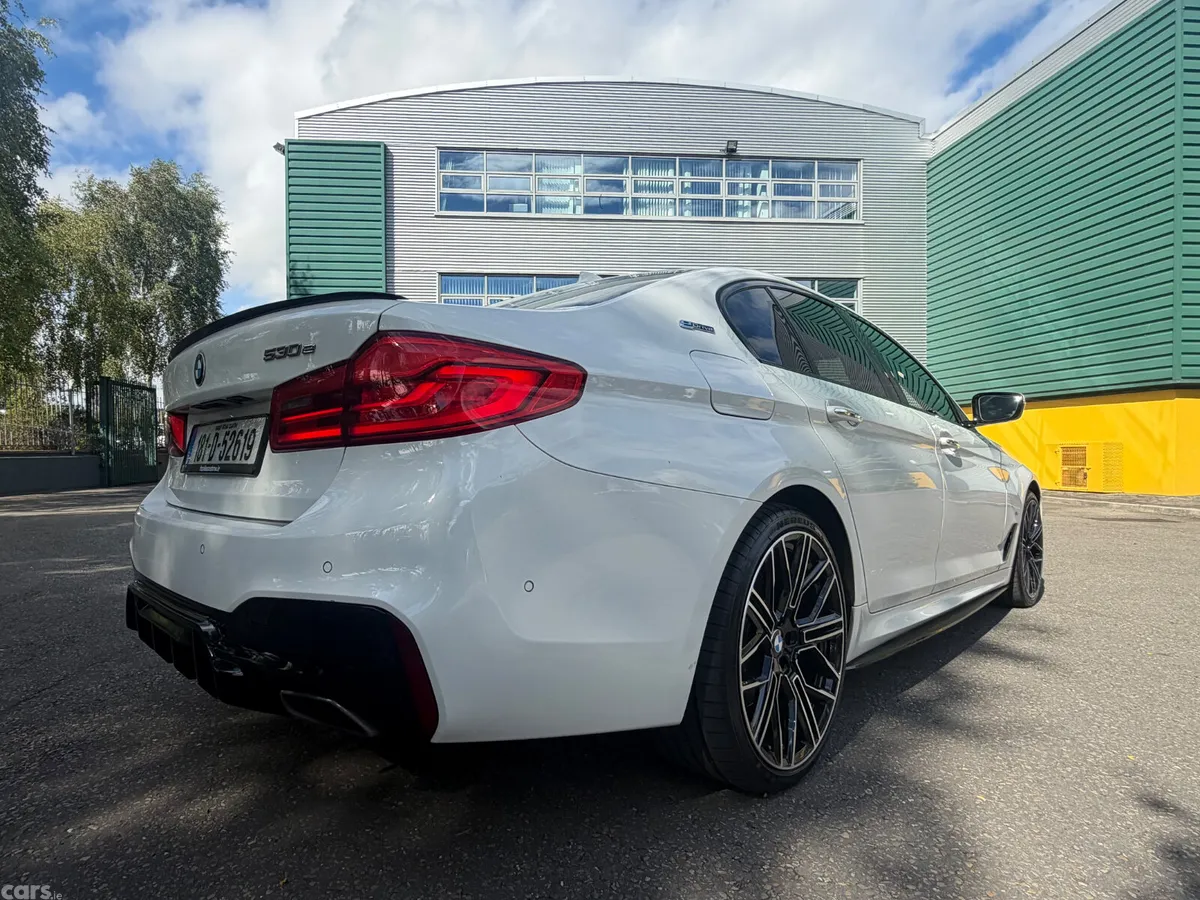 BMW 5-Series Saloon, Petrol Plug-in Hybrid, 2018, White
