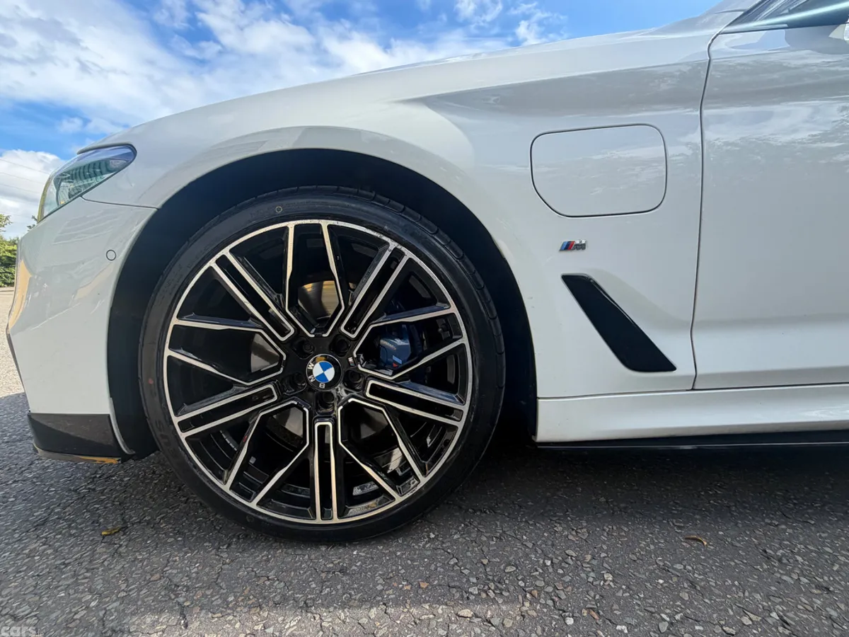 BMW 5-Series Saloon, Petrol Plug-in Hybrid, 2018, White