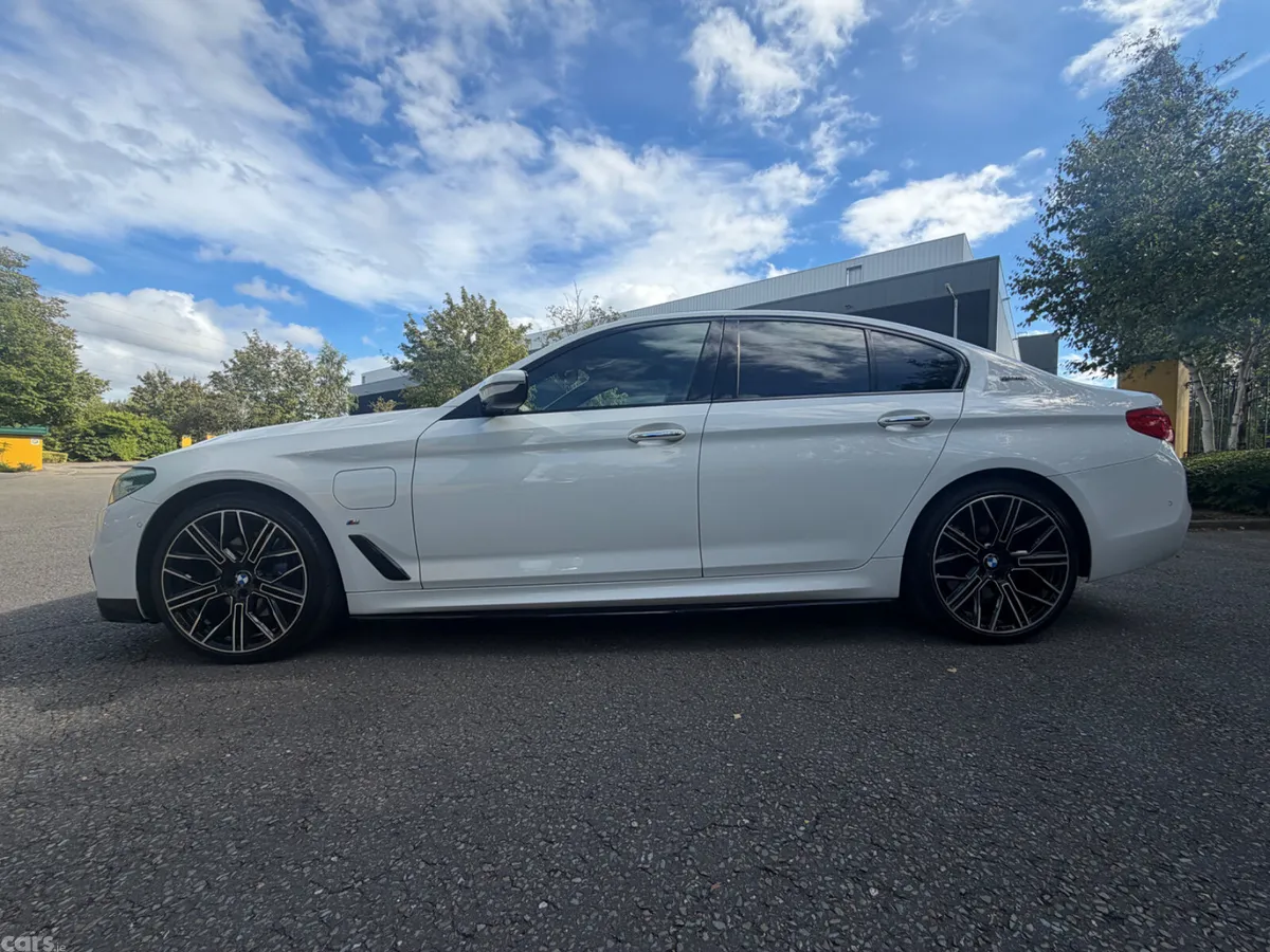 BMW 5-Series Saloon, Petrol Plug-in Hybrid, 2018, White