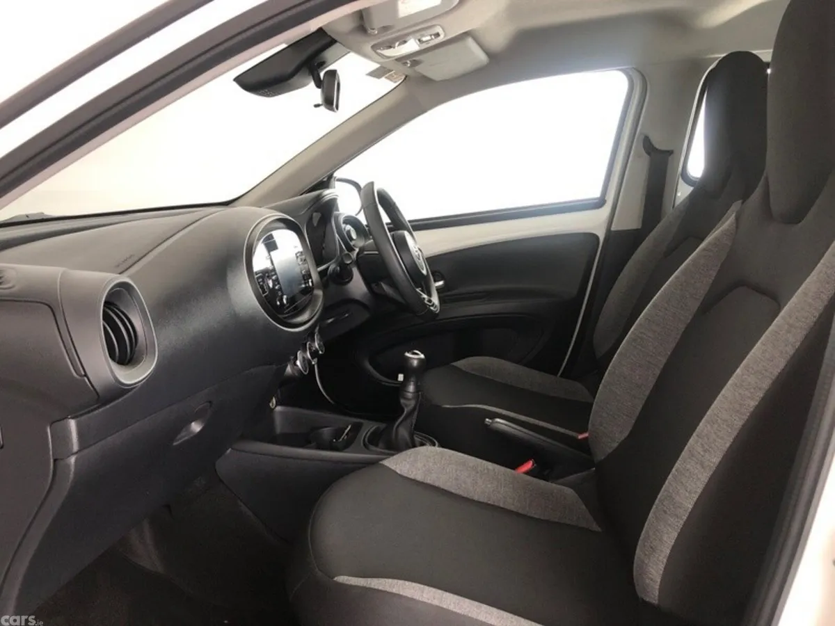Toyota Aygo Hatchback, Petrol, 2022, White