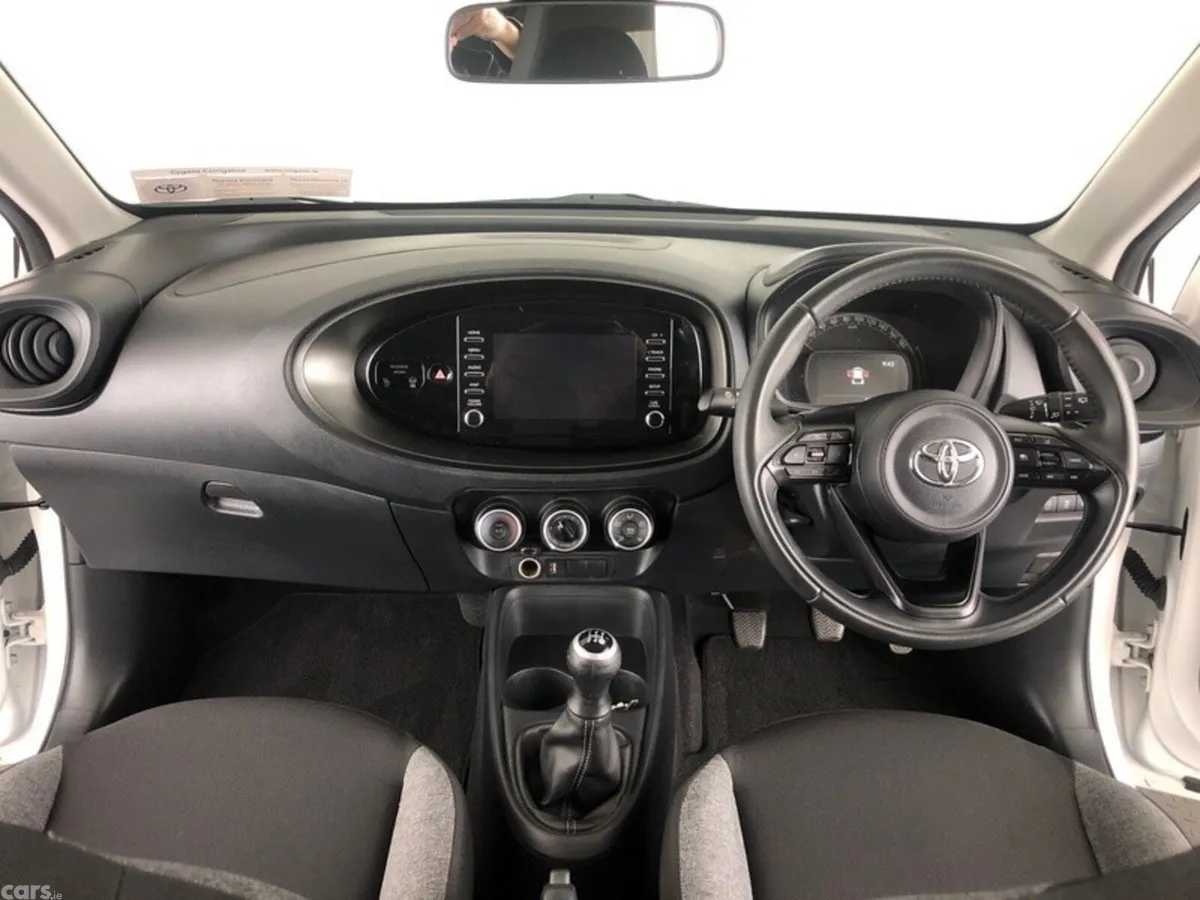 Toyota Aygo Hatchback, Petrol, 2022, White