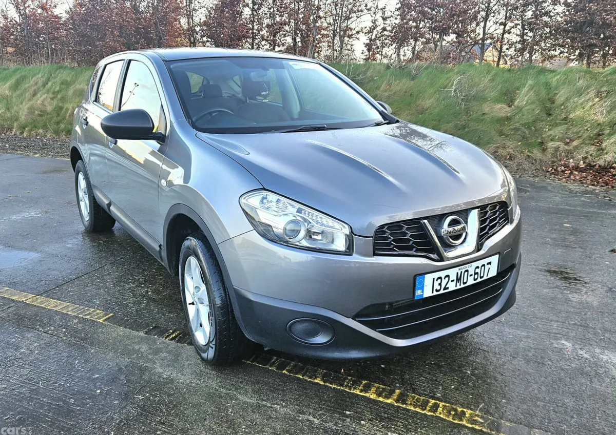 Nissan Qashqai Hatchback, Diesel, 2013, Grey
