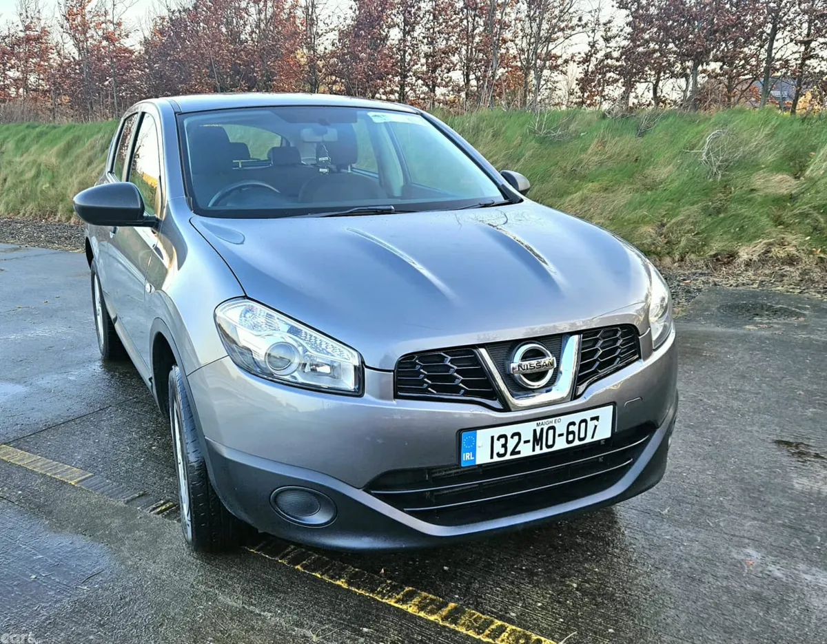 Nissan Qashqai Hatchback, Diesel, 2013, Grey