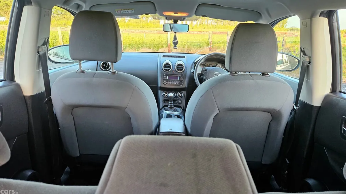 Nissan Qashqai Hatchback, Diesel, 2013, Grey
