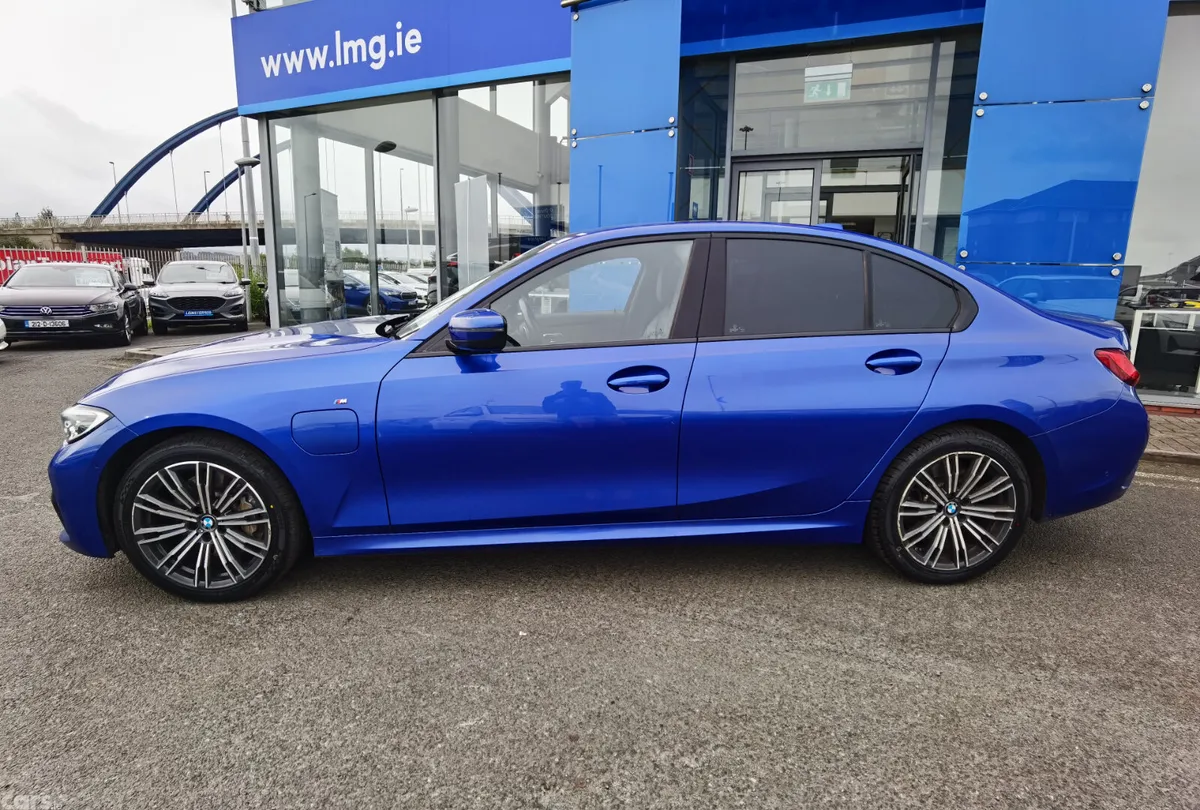 BMW 3-Series Saloon, Petrol Plug-in Hybrid, 2019, Blue
