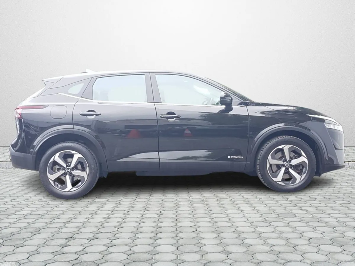 Nissan Qashqai MPV, Petrol, 2023, Black