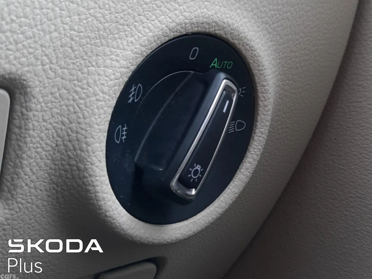 Skoda Superb Saloon, Diesel, 2023, Blue
