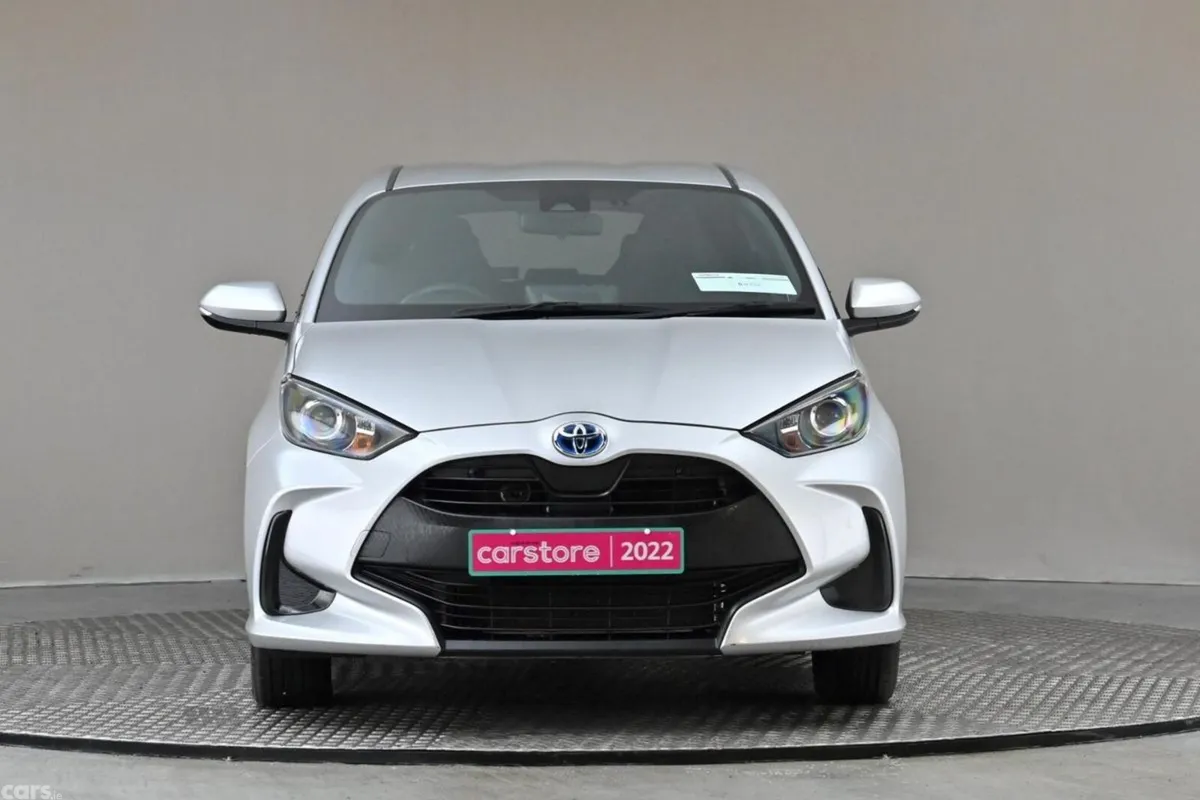 Toyota Yaris Hatchback, Petrol Hybrid, 2022, Silver