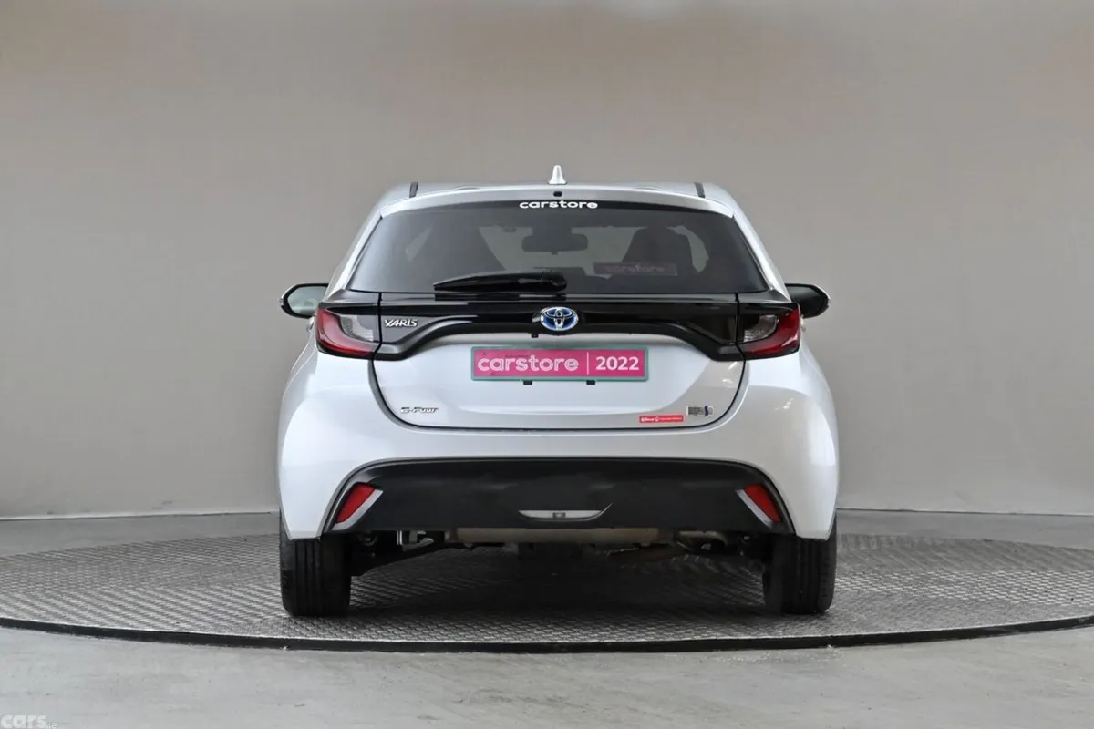 Toyota Yaris Hatchback, Petrol Hybrid, 2022, Silver