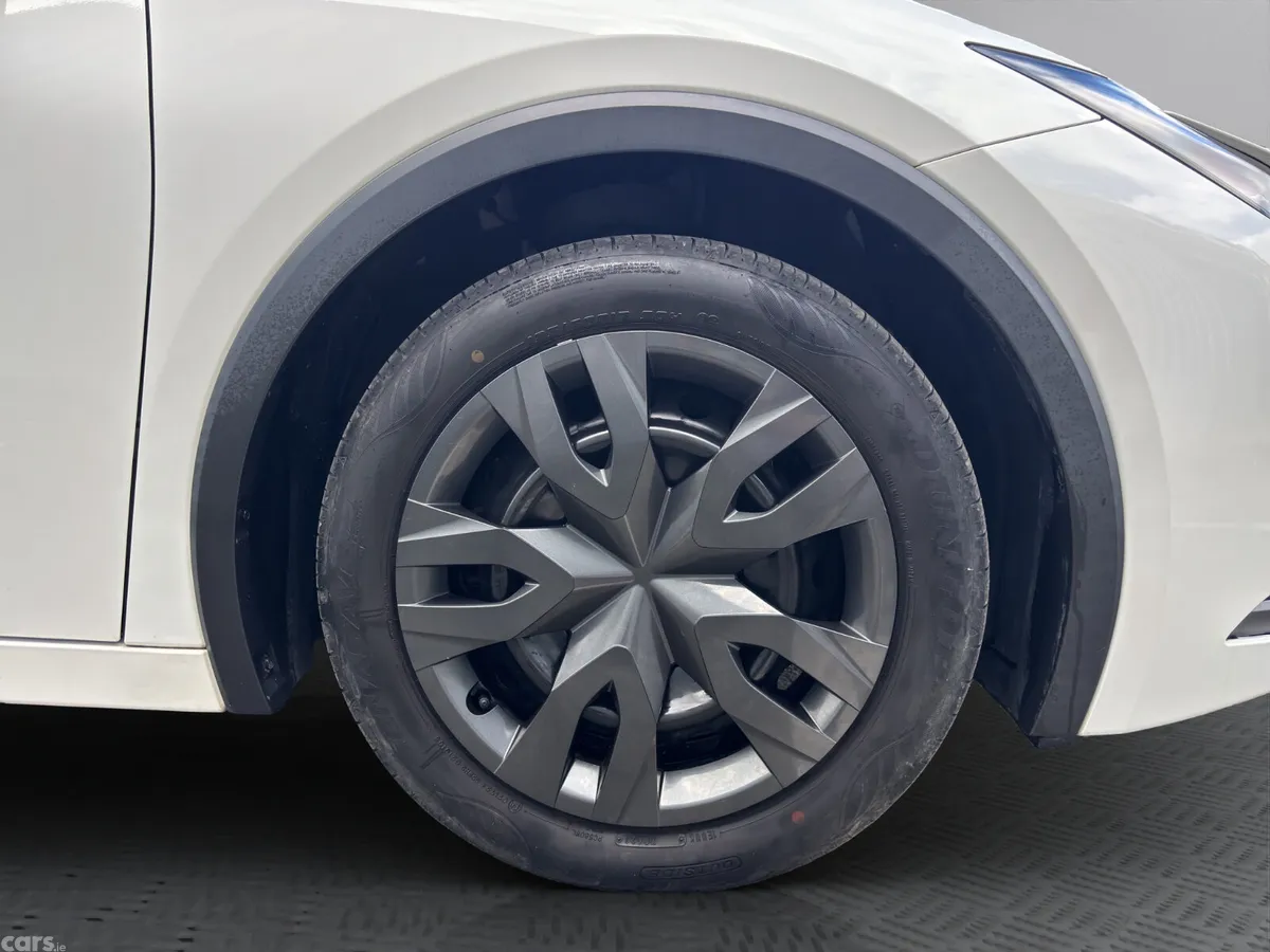 Toyota Prius Hatchback, Petrol Hybrid, 2023, White