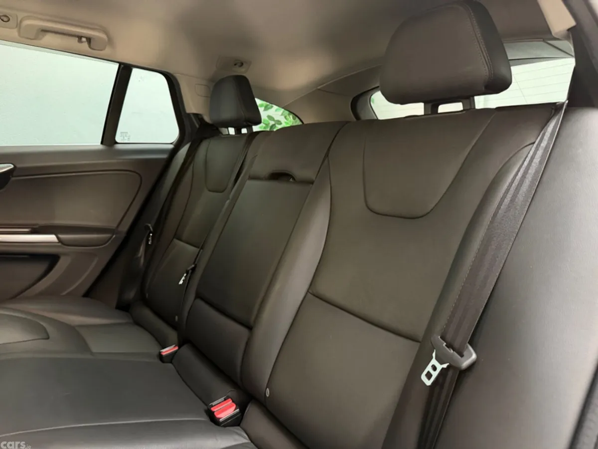 Volvo V60 Estate, Diesel, 2017, Blue