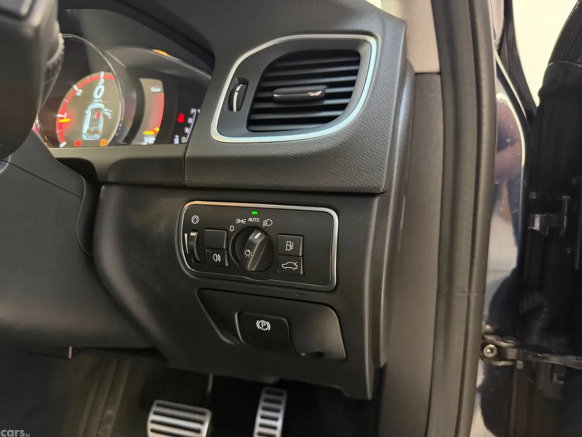 Volvo V60 Estate, Diesel, 2017, Blue